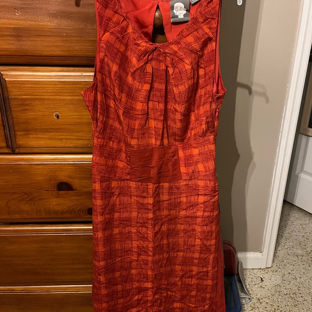 Elegant Red Sleeveless Midi Dress